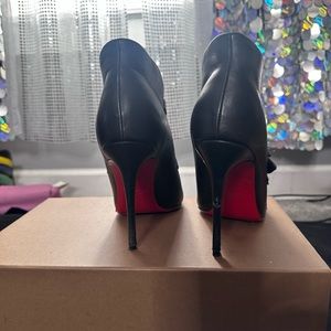 Christian Louboutin size38